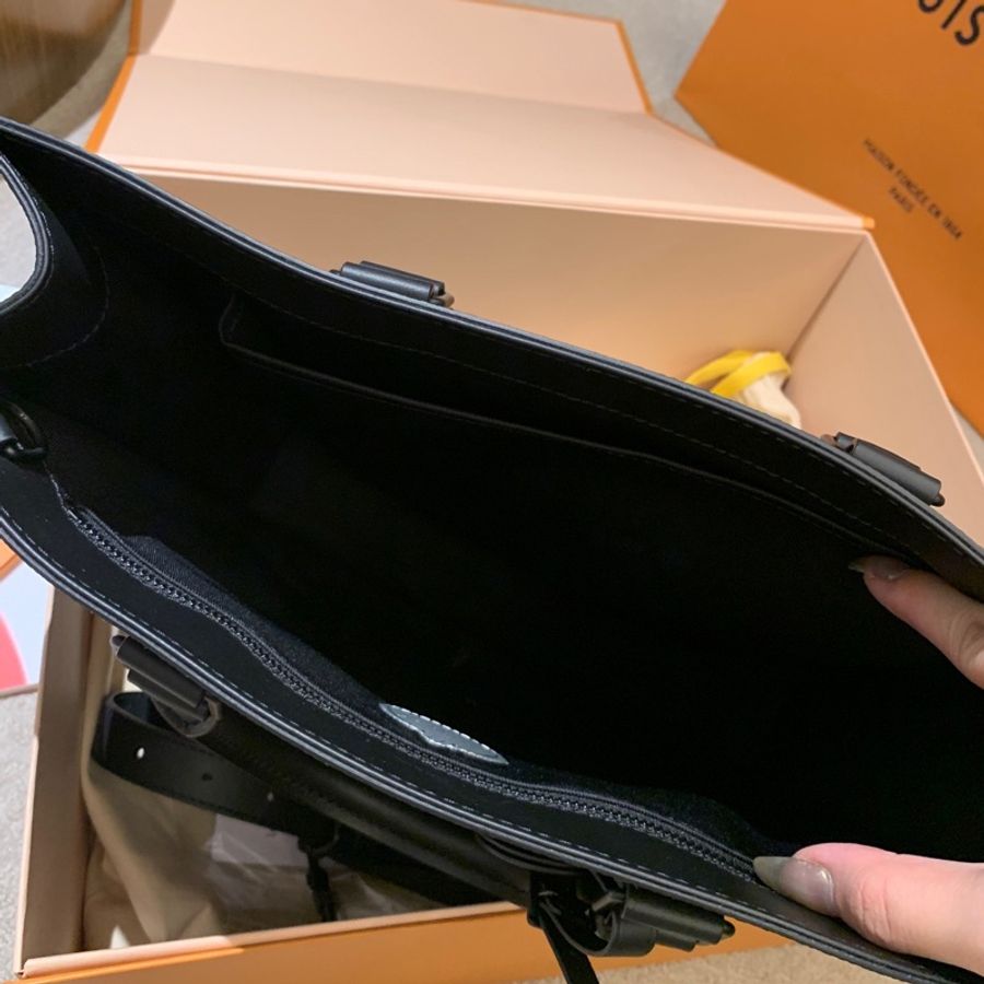 LV草間彌生聯名款 黑武士Sac Plat 琴譜包 芯片款 可手提可斜挎  老花滿印波點裝飾 托特包  尺寸約36*38  附件:防塵袋 包裝盒~-4