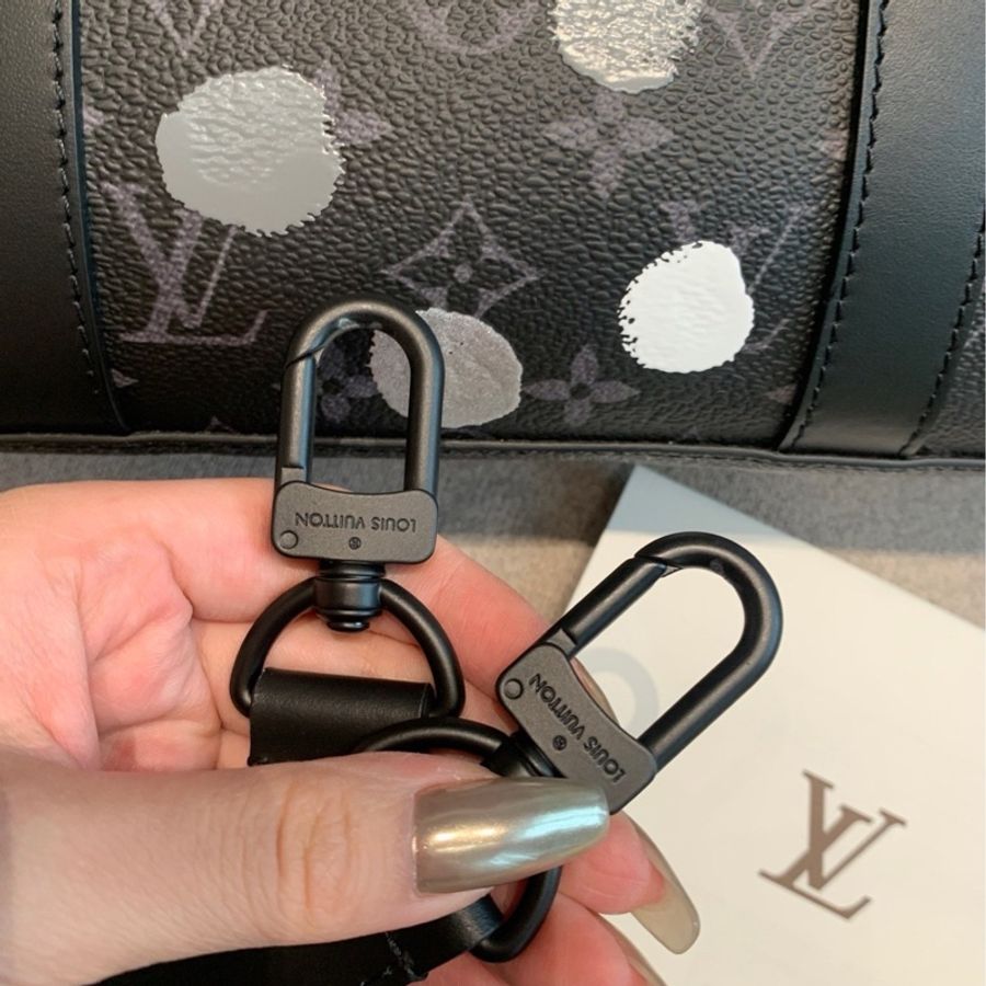 LV草間彌生聯名款 黑武士Sac Plat 琴譜包 芯片款 可手提可斜挎  老花滿印波點裝飾 托特包  尺寸約36*38  附件:防塵袋 包裝盒~-18