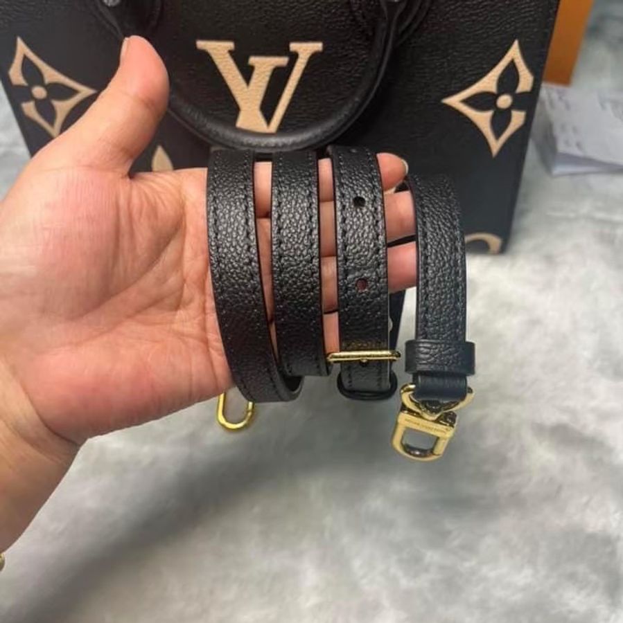 LOUIS VUITTON LV 黑 奶油雙色牛皮 字紋 ON THE GO 手提包 兩用包 小款-6