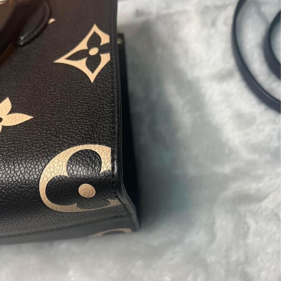 LOUIS VUITTON LV 黑 奶油雙色牛皮 字紋 ON THE GO 手提包 兩用包 小款-8