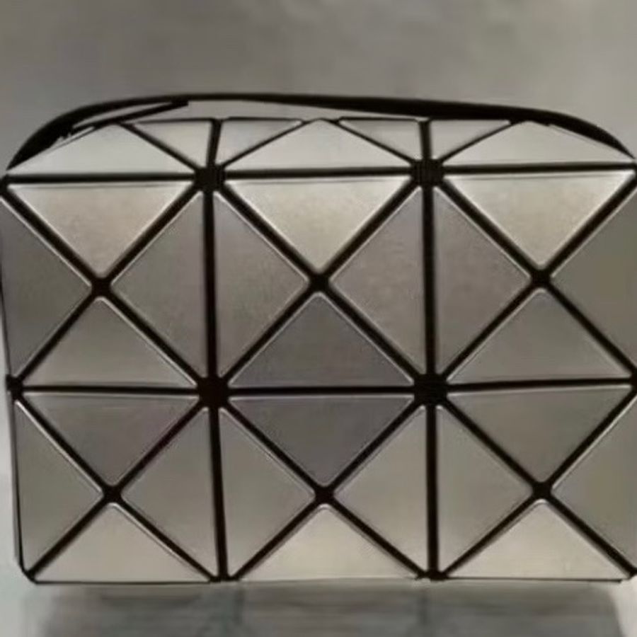 全新BAOBAO ISSEY MIYAKE 三宅一邱比特斜背包銀灰色-5