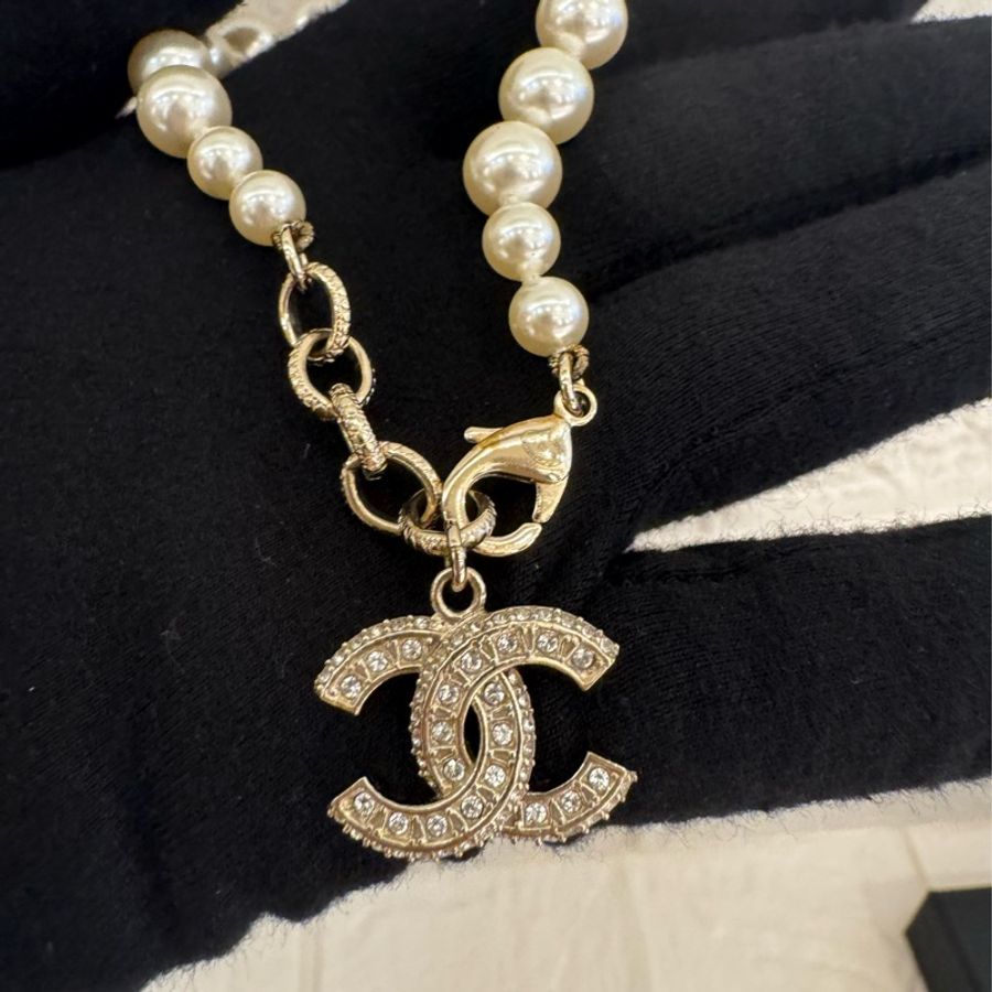 Chanel珍珠雙C鑽手鍊-2
