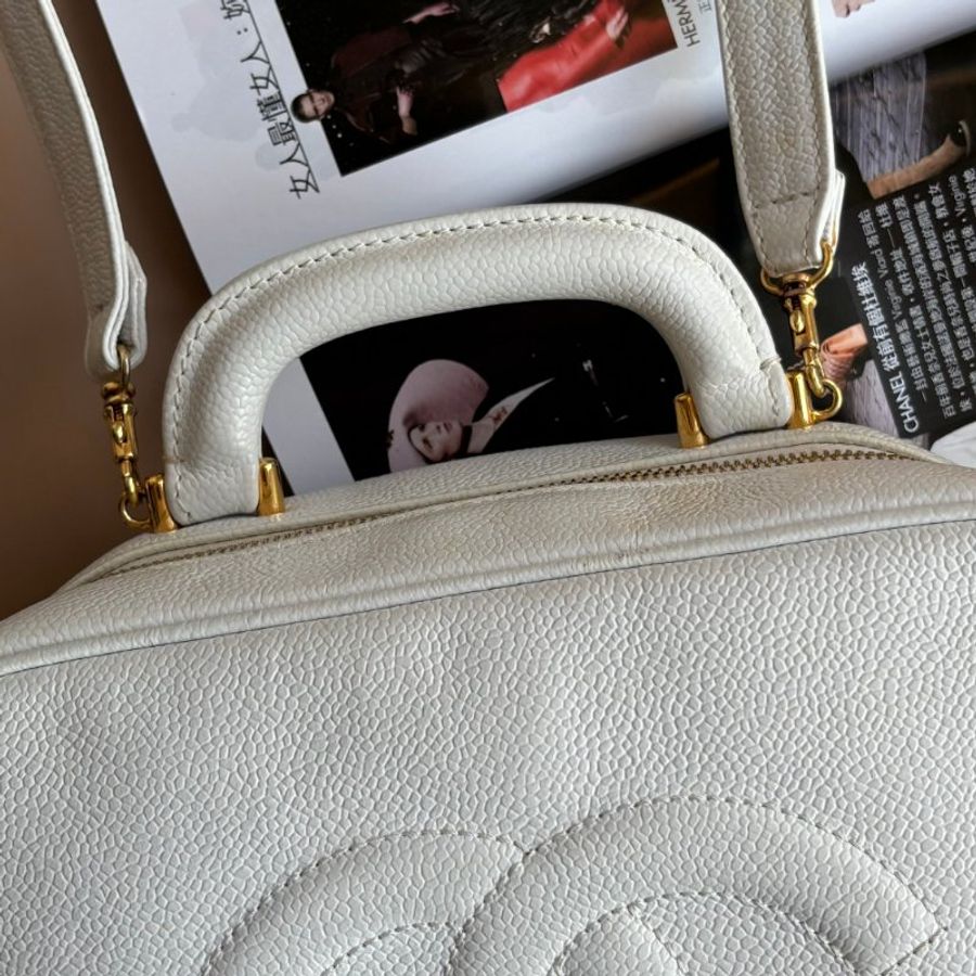 ::CHANEL:: 香奈兒 白色荔枝紋牛皮雙C縫線手提兩用化妝包 拉鍊斜背包-3