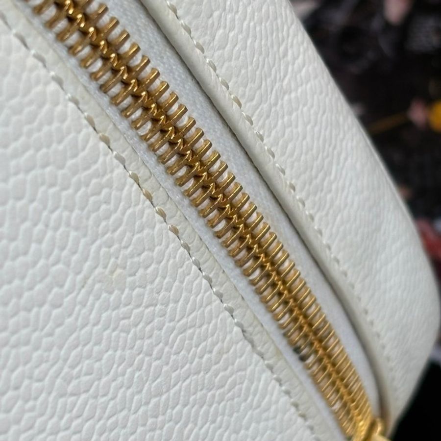 ::CHANEL:: 香奈兒 白色荔枝紋牛皮雙C縫線手提兩用化妝包 拉鍊斜背包-7