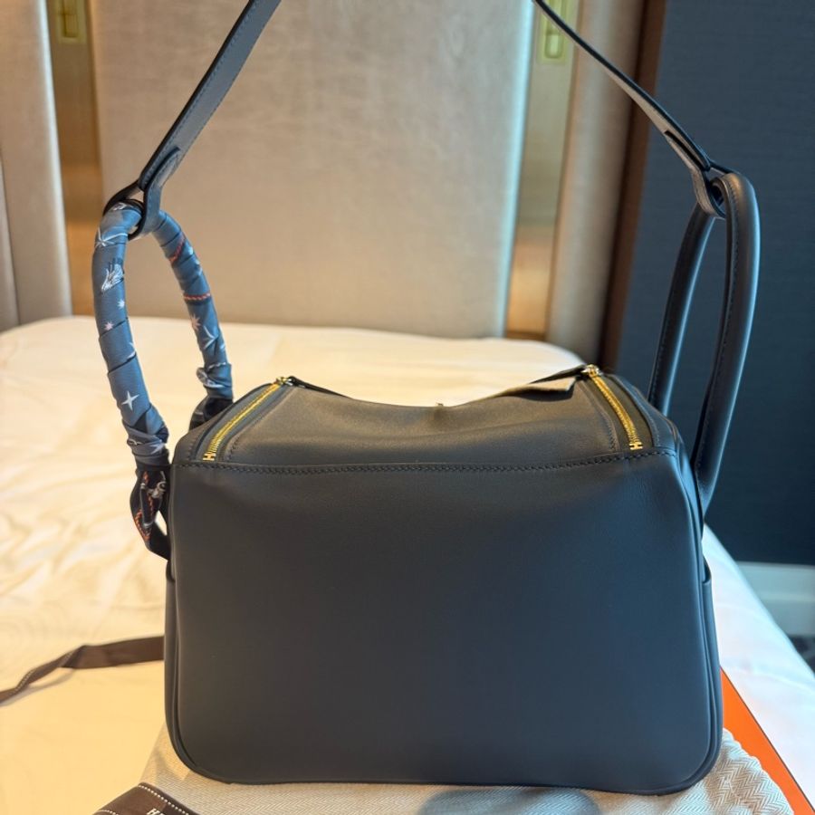 Hermès Lindy 26 Gris Misty / Noir in Swift, Permabrass hardware-1