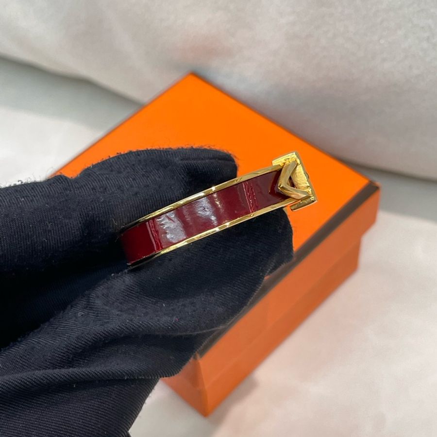 HERMES 紅皮革拼金色絲巾釦 O891-4