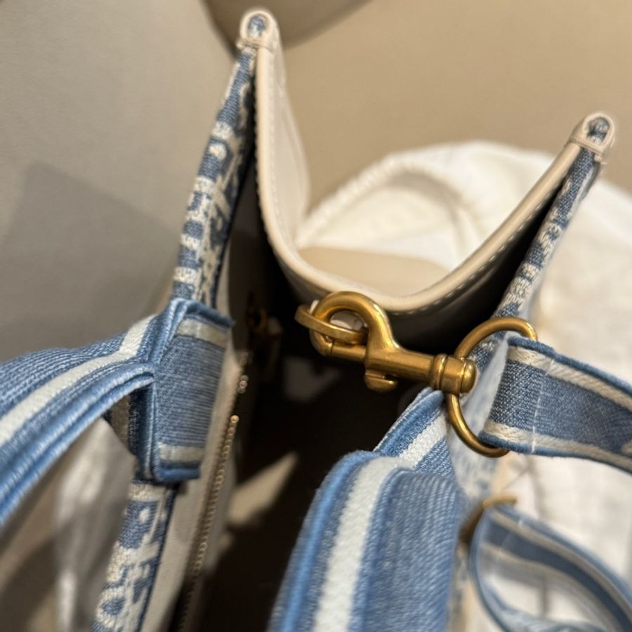 限量款 藍牛仔 奶白牛皮 Dior Book Tote 中型托特包-12