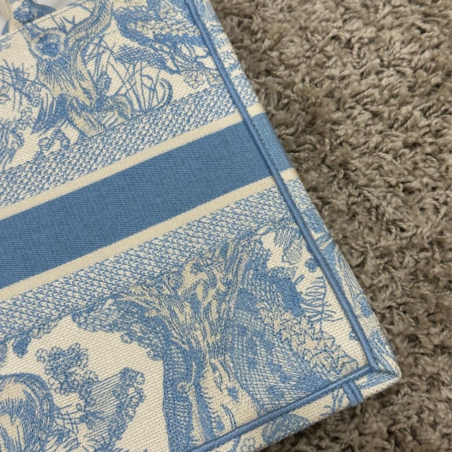 Dior booktote Toile de Jouy 刺繡-10