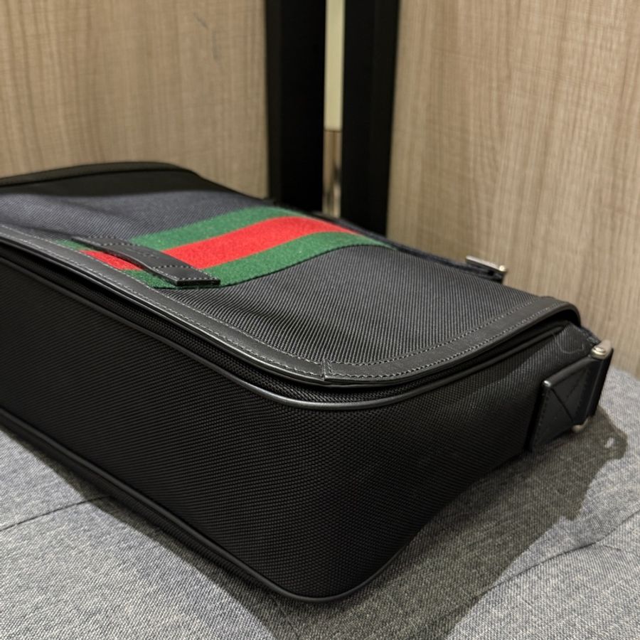 GUCCI 630921 黑色帆布黑皮革拼綠紅綠織帶掀蓋斜背包 書包-4
