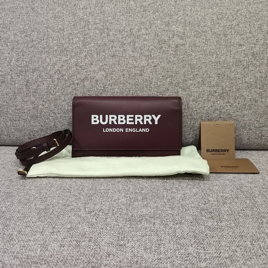 BURBERRY Hazelmere 80463091 LOGO WOC 巧克力色牛皮 發財長夾 手拿包 斜背包 護照包 肩背包 斜背包 腋下包 胸口包 多用途 全新-0