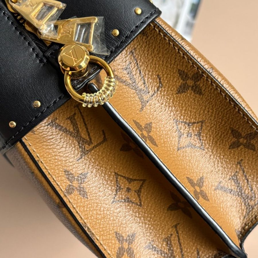::Louis Vuitton:: M43595 City Malle淺棕色花紋拼接黑色牛皮手提兩用包 斜背包-16
