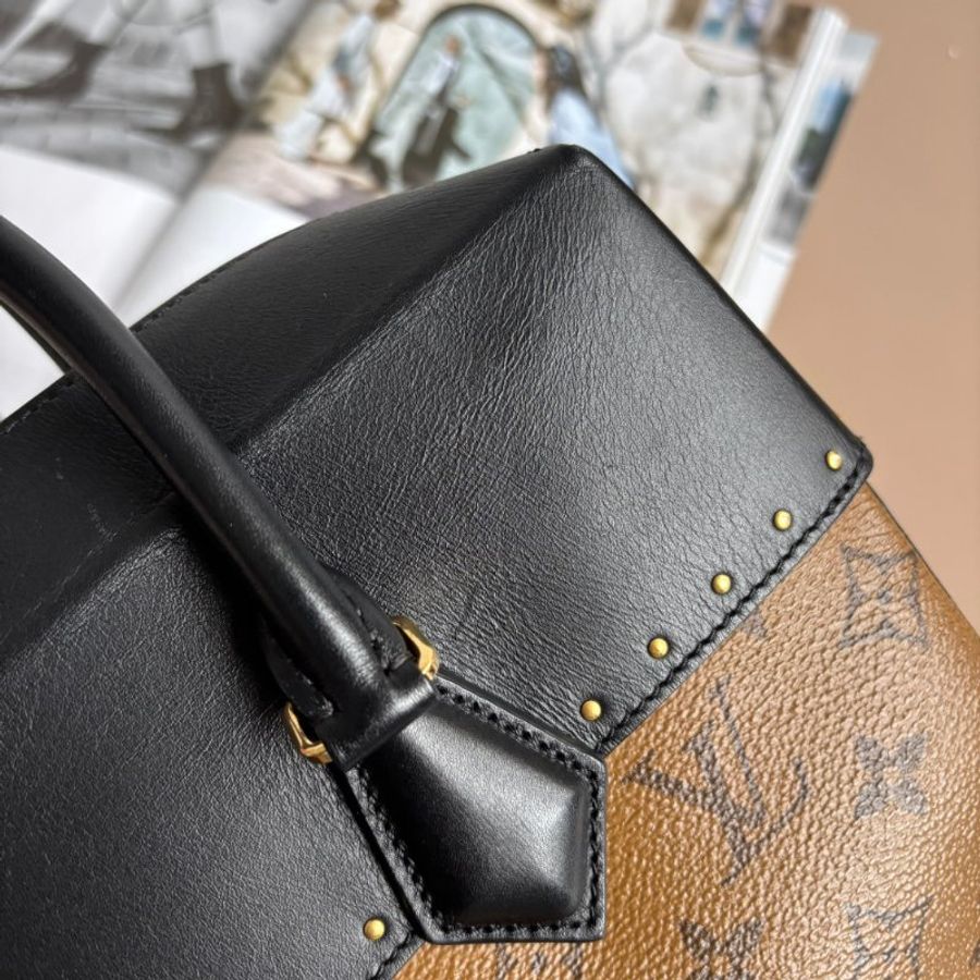 ::Louis Vuitton:: M43595 City Malle淺棕色花紋拼接黑色牛皮手提兩用包 斜背包-21