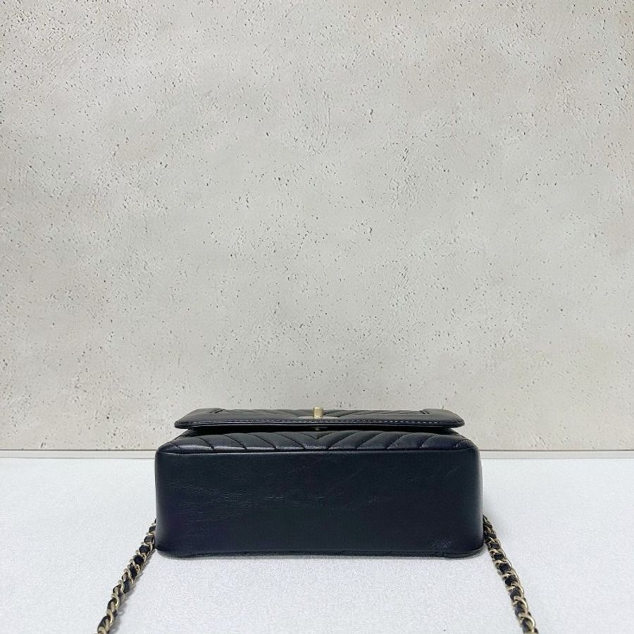 Chanel handle flap-4