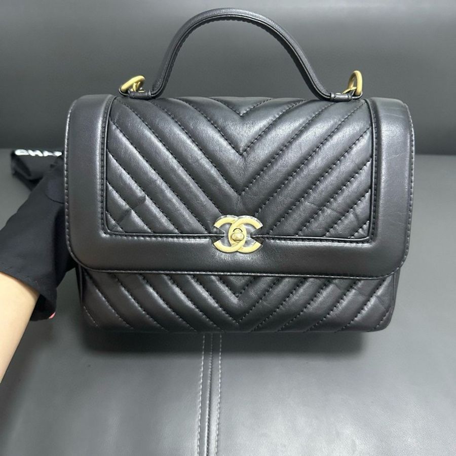 Chanel handle flap-8