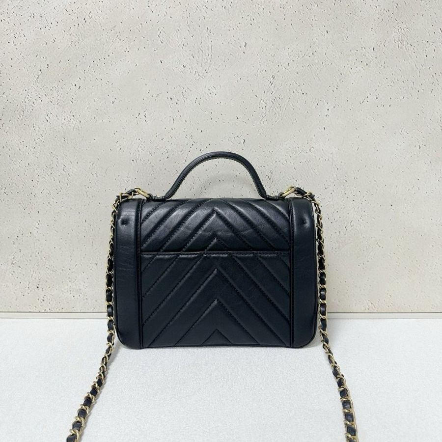 Chanel handle flap-10