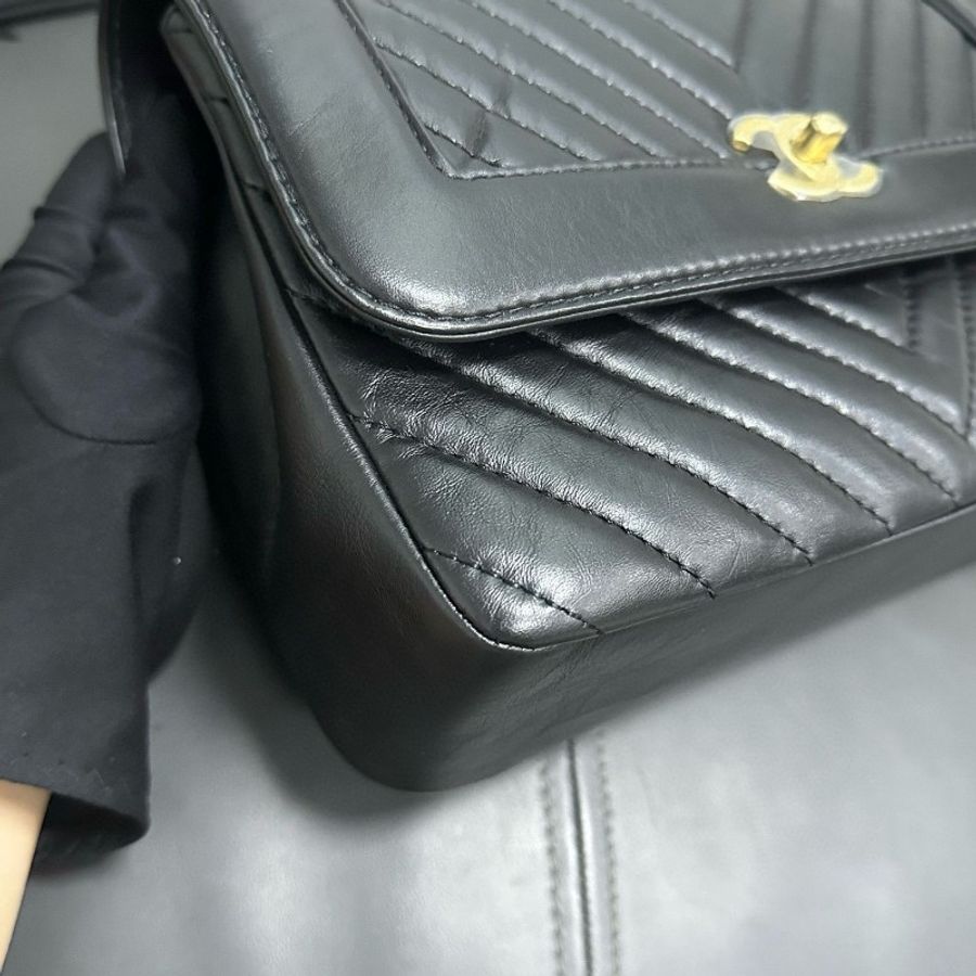 Chanel handle flap-16