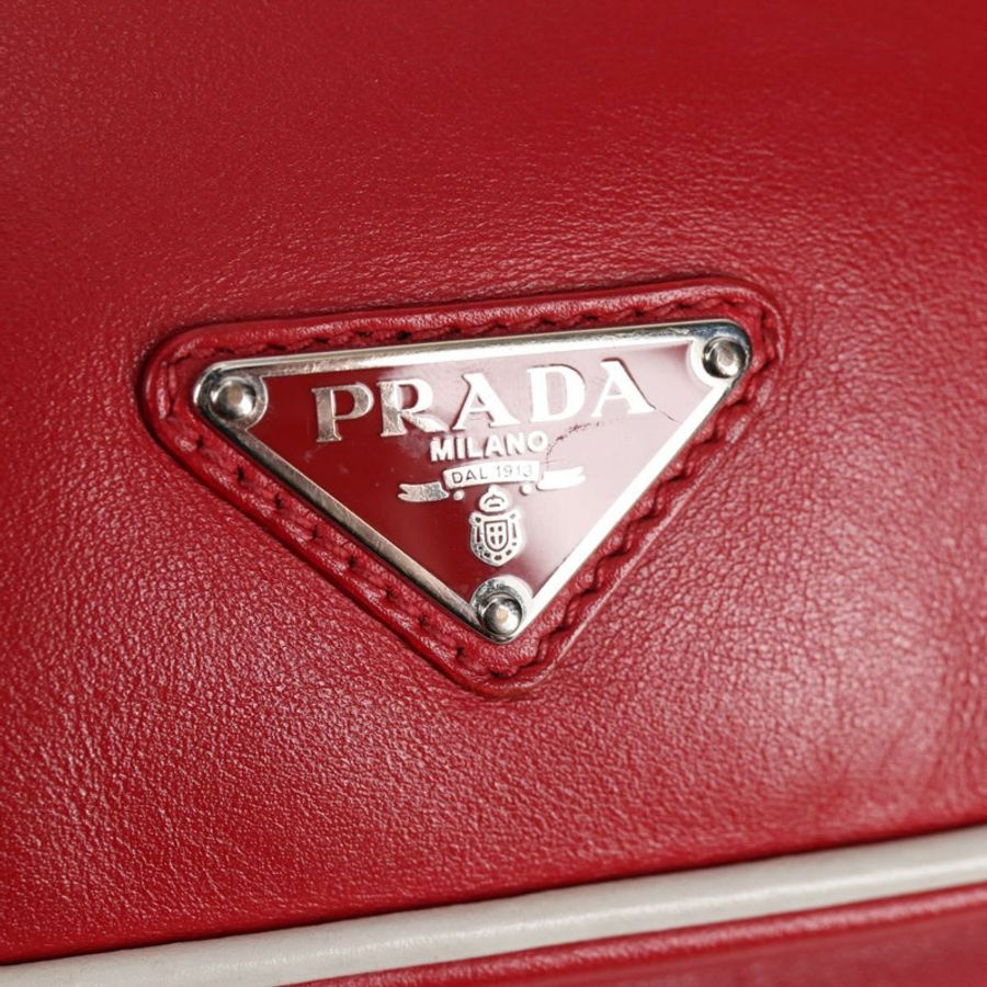 【日本直送】PRADA 銀色紅色皮革斜背包 正品 130229V-16