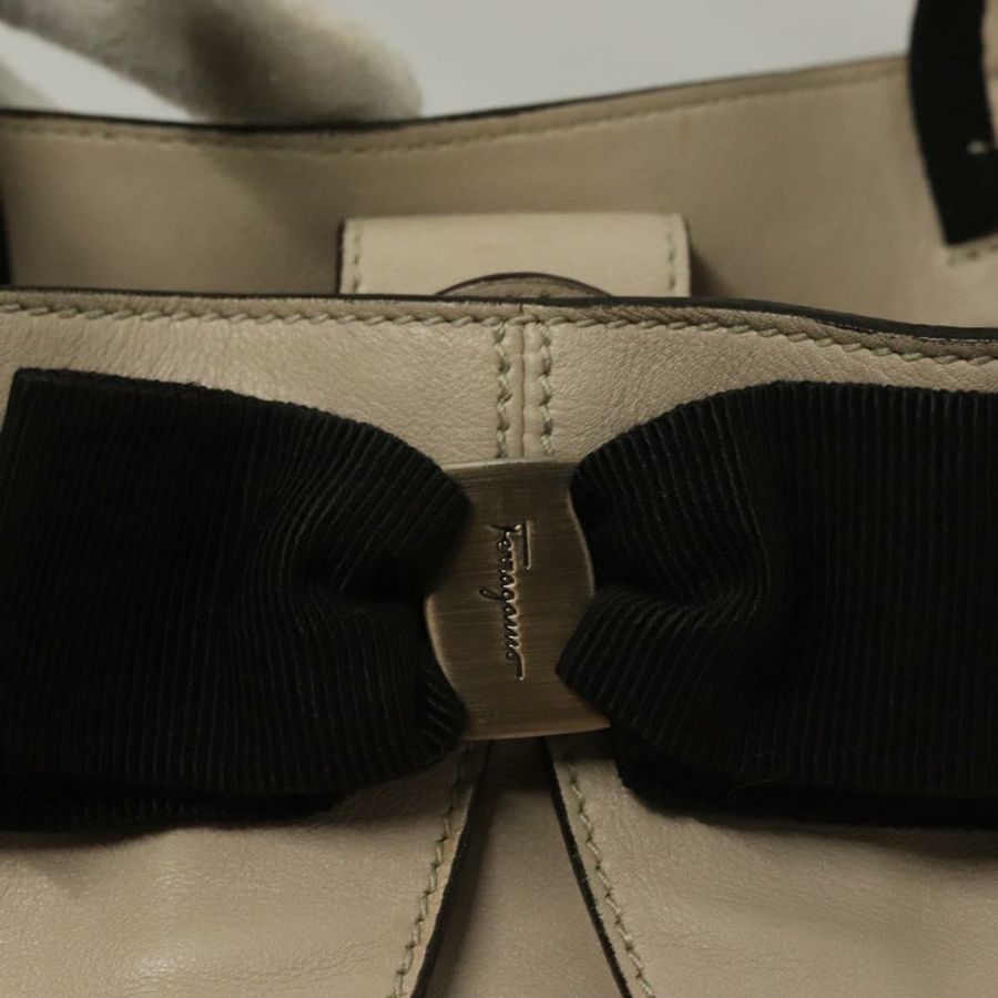 【日本直送】Salvatore Ferragamo Vala 手提包 皮革 米色 銀色 正品 BA4217-9