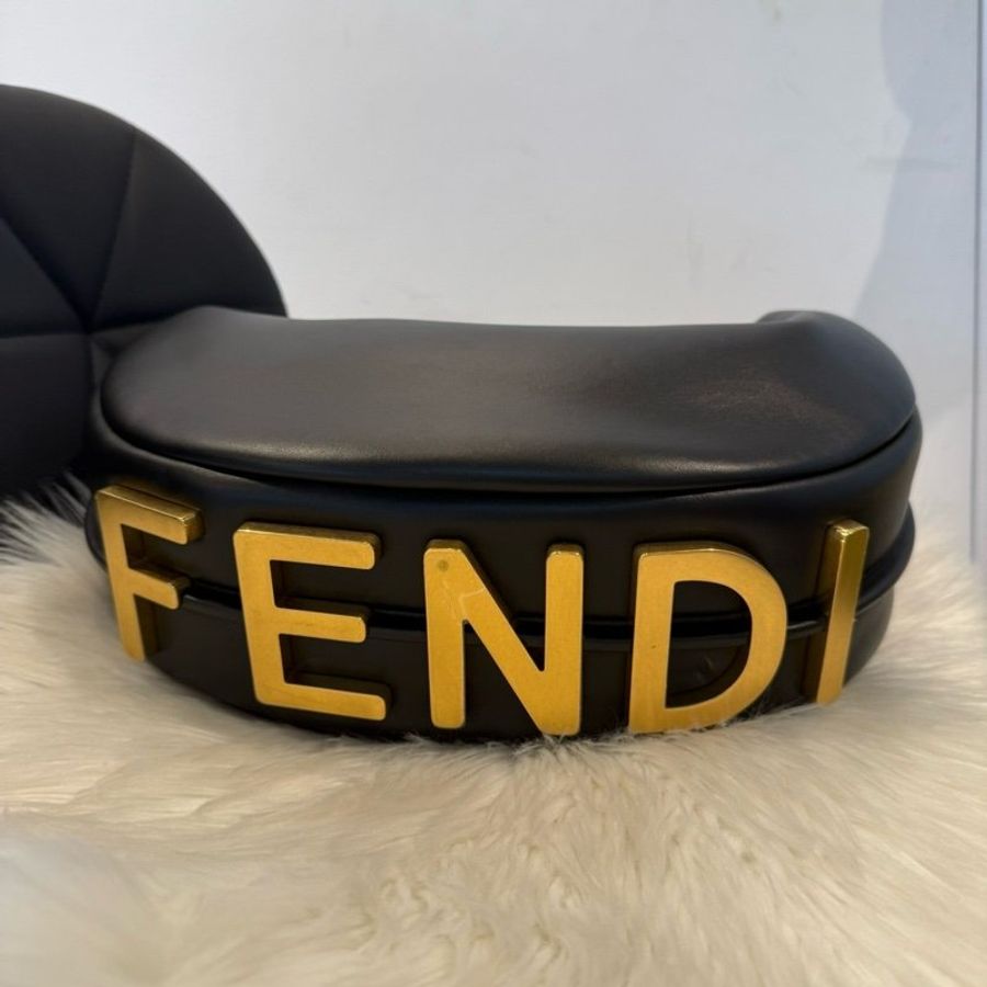 FENDI GRAPHY 月牙包 腋下包-1