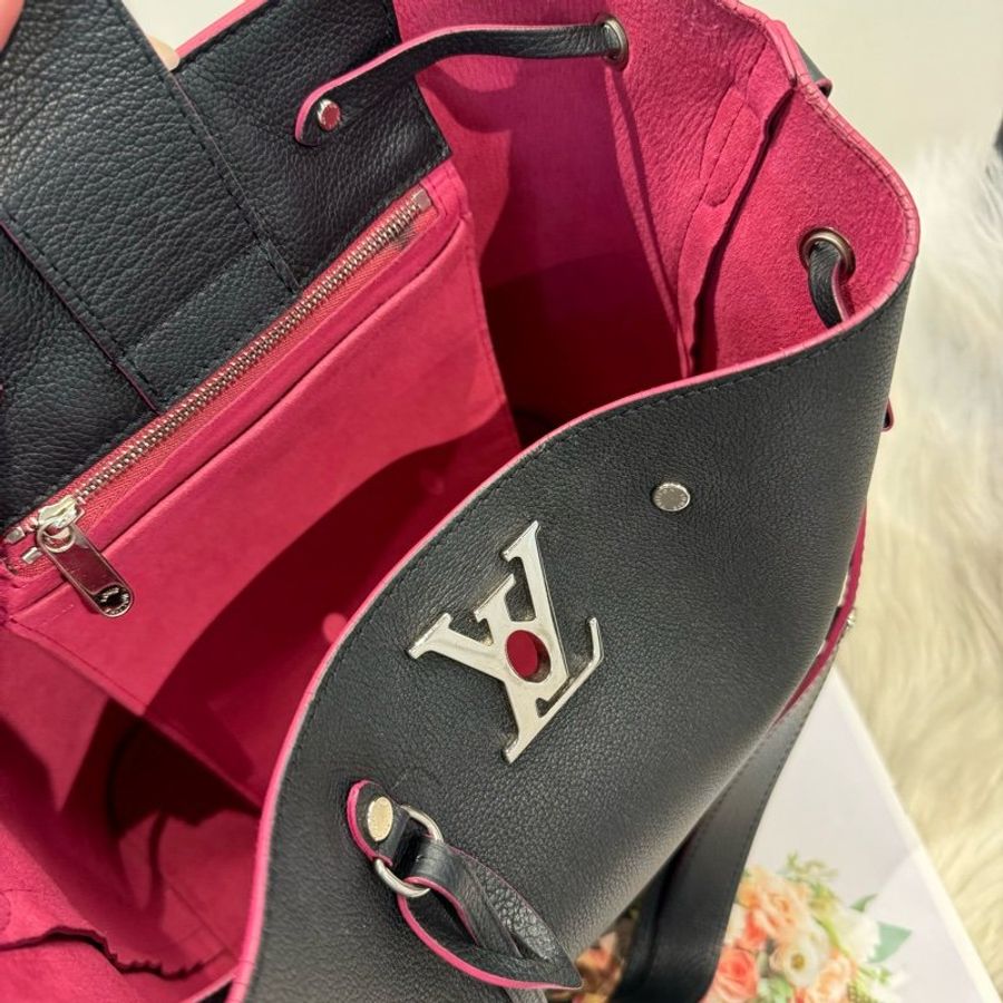LV Lockme 黑色全皮革水桶包-6