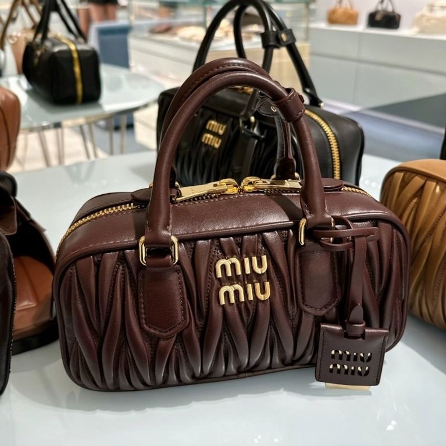 🎉新品好折扣✨Miu Miu 5BB142 Arcadie Matelasse 皺褶小款納帕皮革包 酒紅色-2