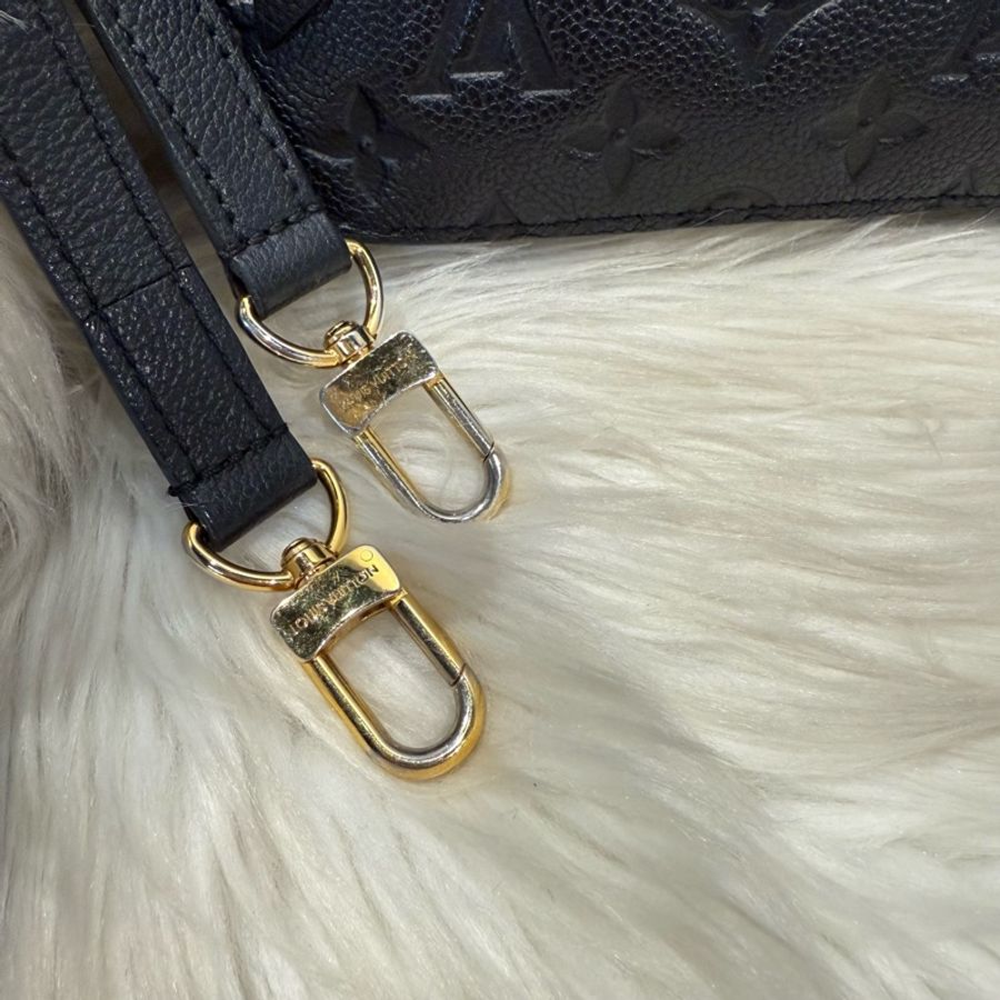 LV pocketed Metis 黑壓紋郵差包-4