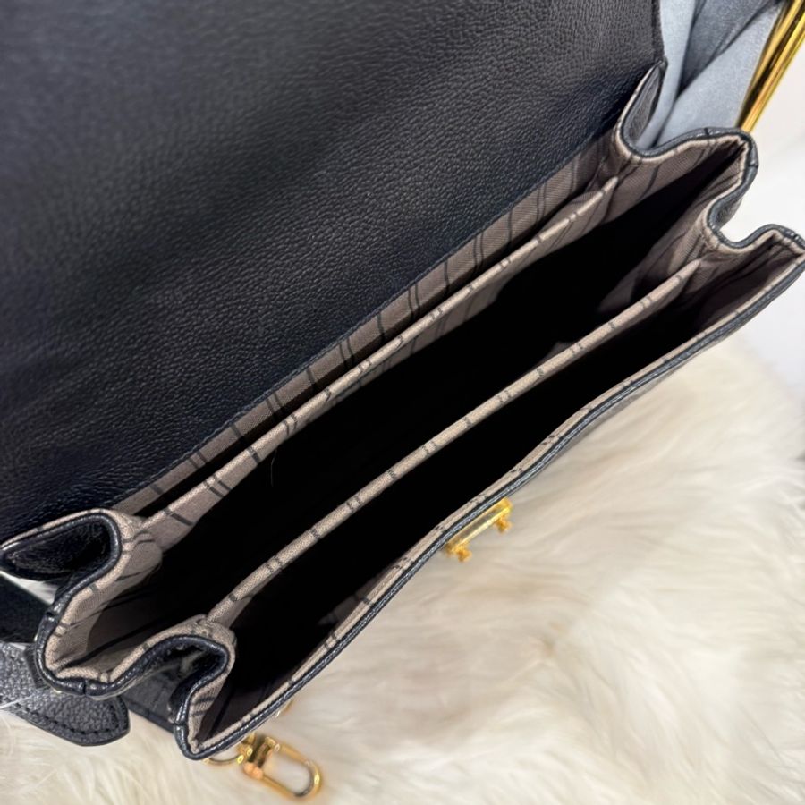 LV pocketed Metis 黑壓紋郵差包-5