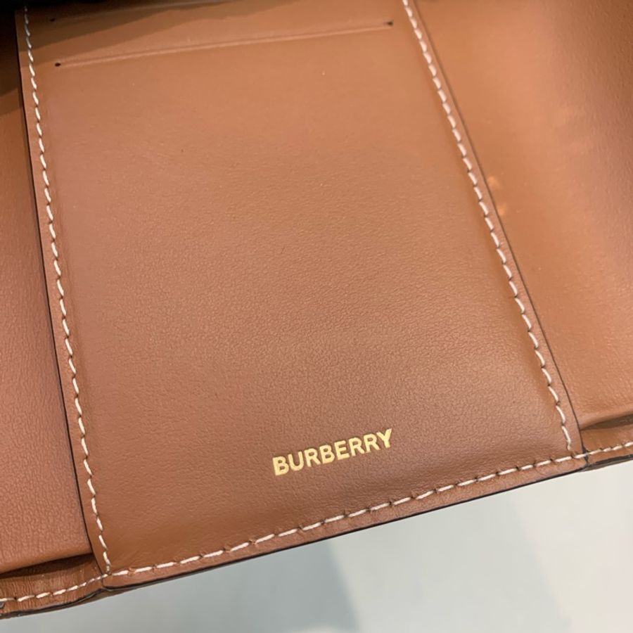 Burberry 巴寶莉米色格仔短夾 短錢包X557-19