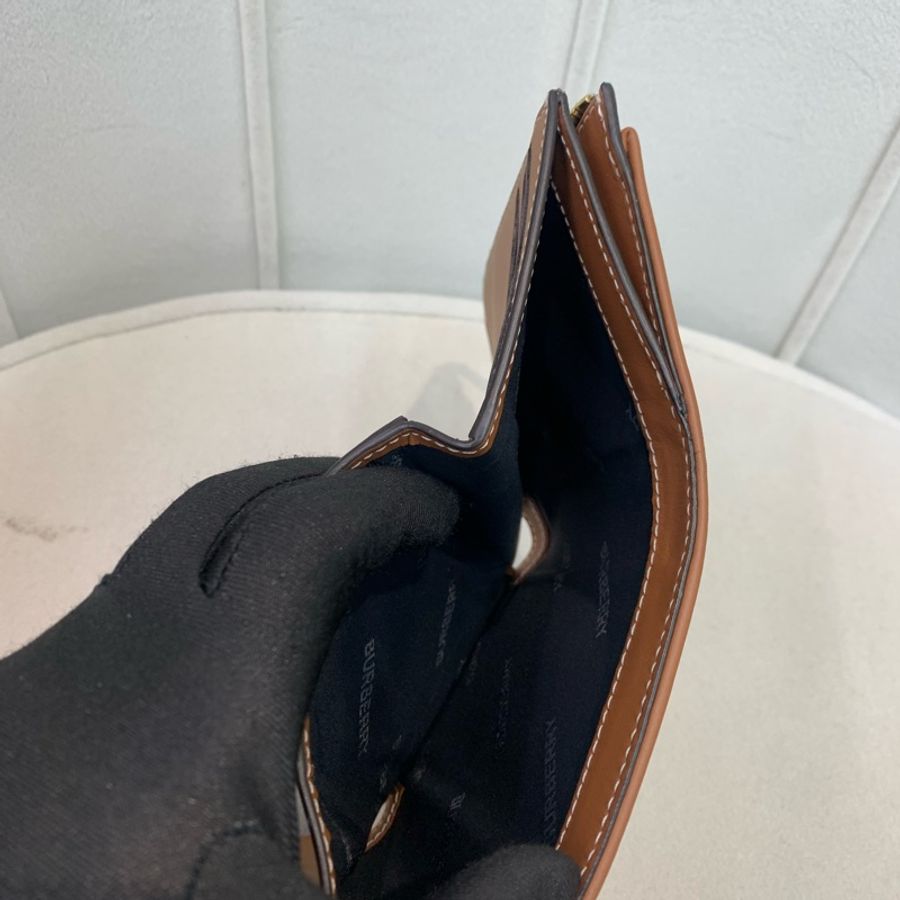 Burberry 巴寶莉米色格仔短夾 短錢包X557-22