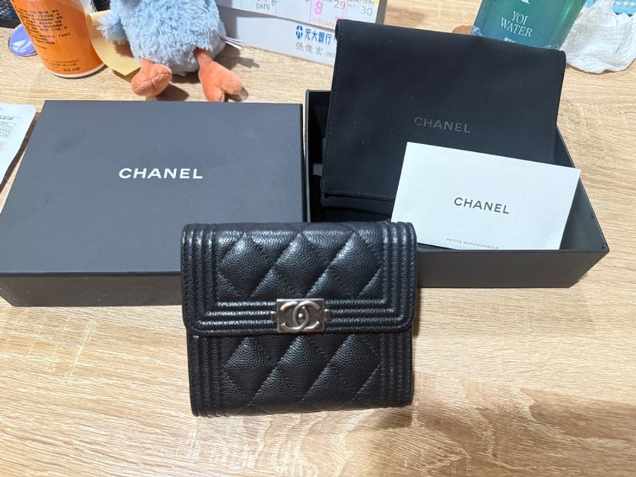 中古閒置誠可議 CHANEL 香奈兒 Boy 仿舊黑銀防刮牛皮短夾 便宜出售-6