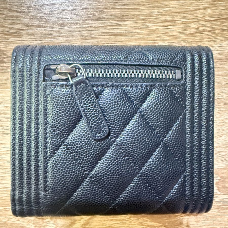 中古閒置誠可議 CHANEL 香奈兒 Boy 仿舊黑銀防刮牛皮短夾 便宜出售-8