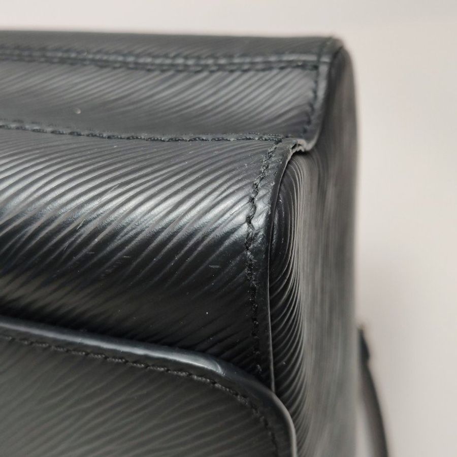 Louis Vuitton (LV) Twist 中號 牛皮 水波紋 LV旋轉鎖扣 斜背包 單肩包-12