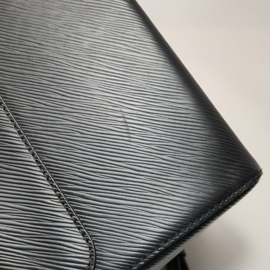 Louis Vuitton (LV) Twist 中號 牛皮 水波紋 LV旋轉鎖扣 斜背包 單肩包-15