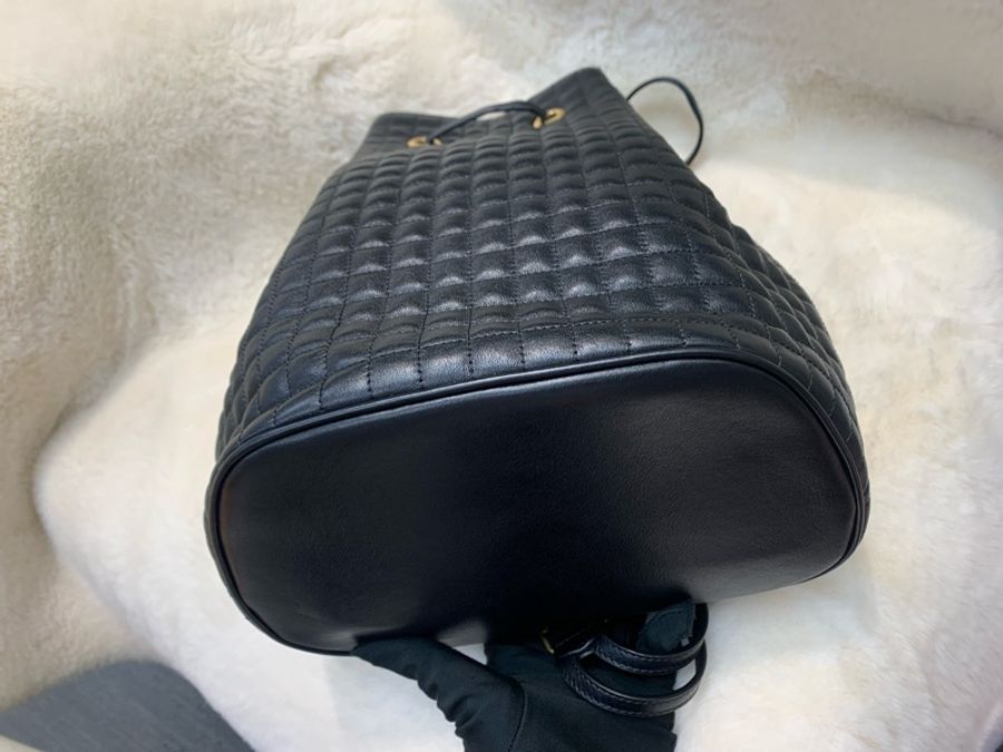 CELINE 黑色格紋水桶背包 I561EE-7