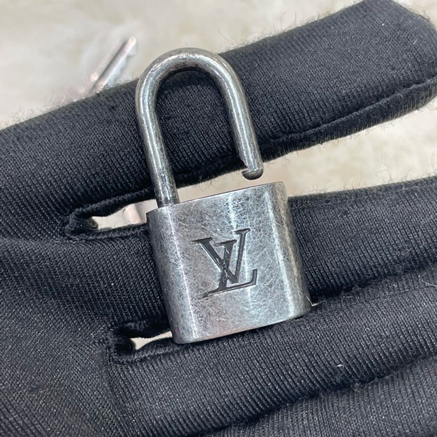 LV 黑銀色造舊鎖 I612-10