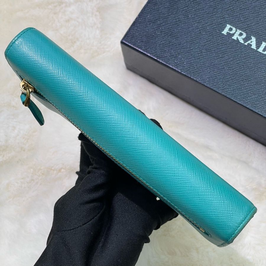 PRADA 湖水綠長夾 XB674-49