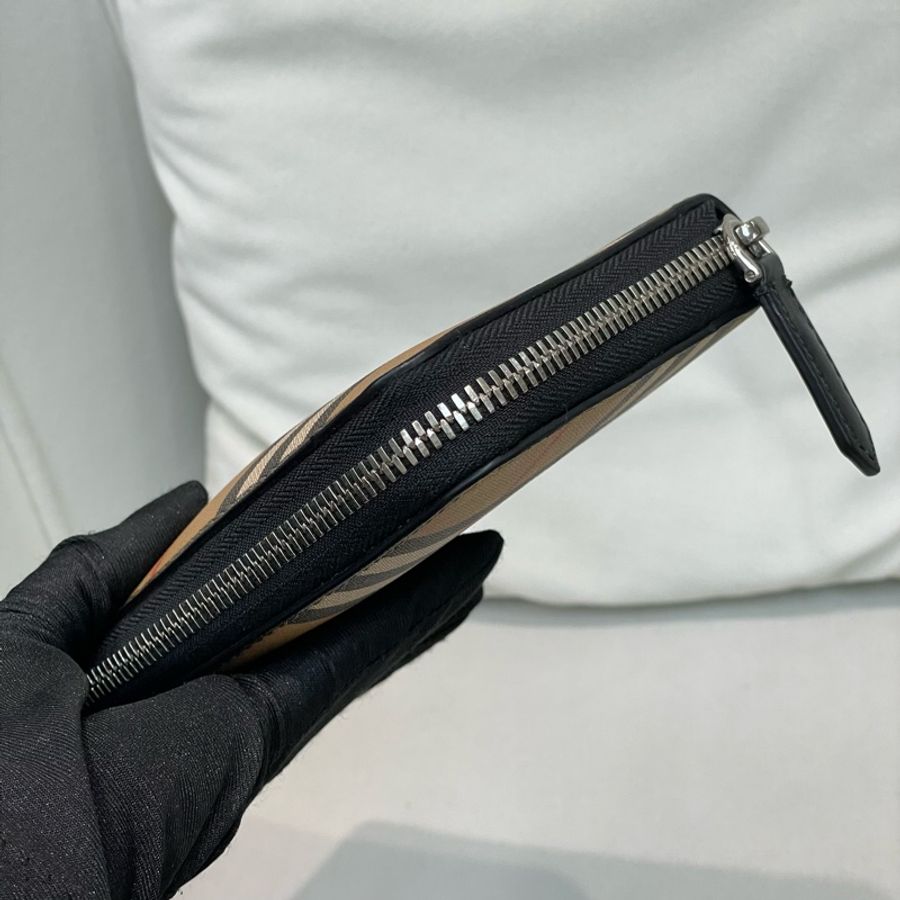 BURBERRY 啡色格子拉鍊長夾 O691-8