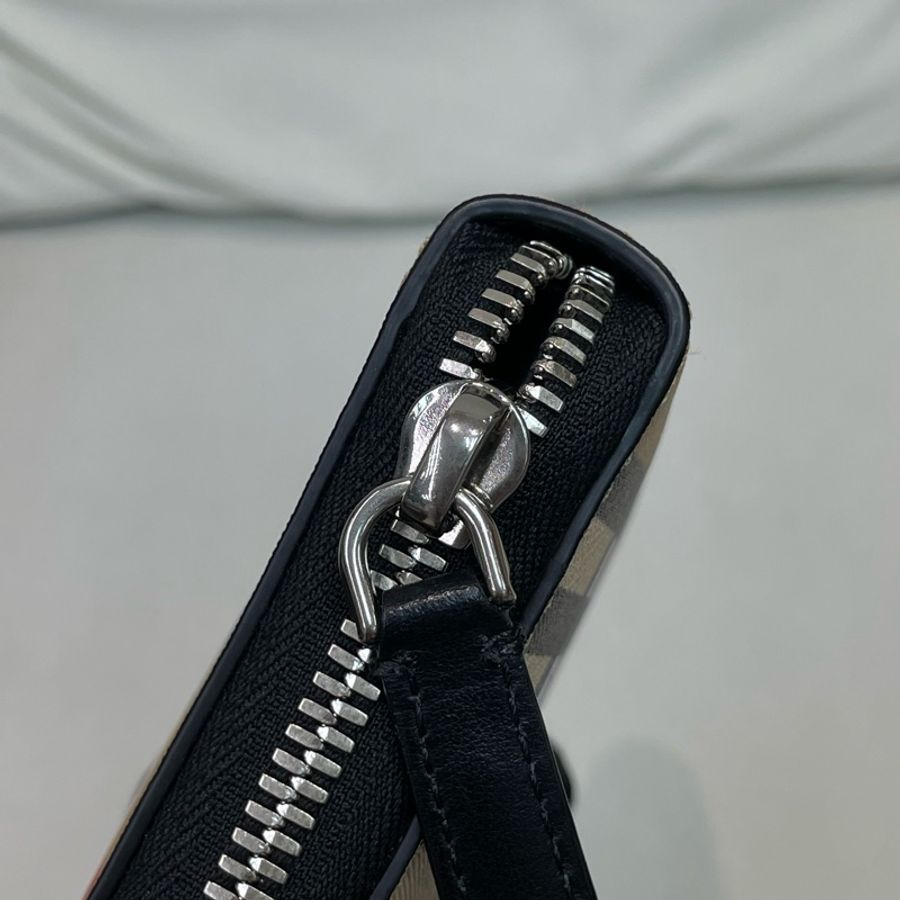 BURBERRY 啡色格子拉鍊長夾 O691-18