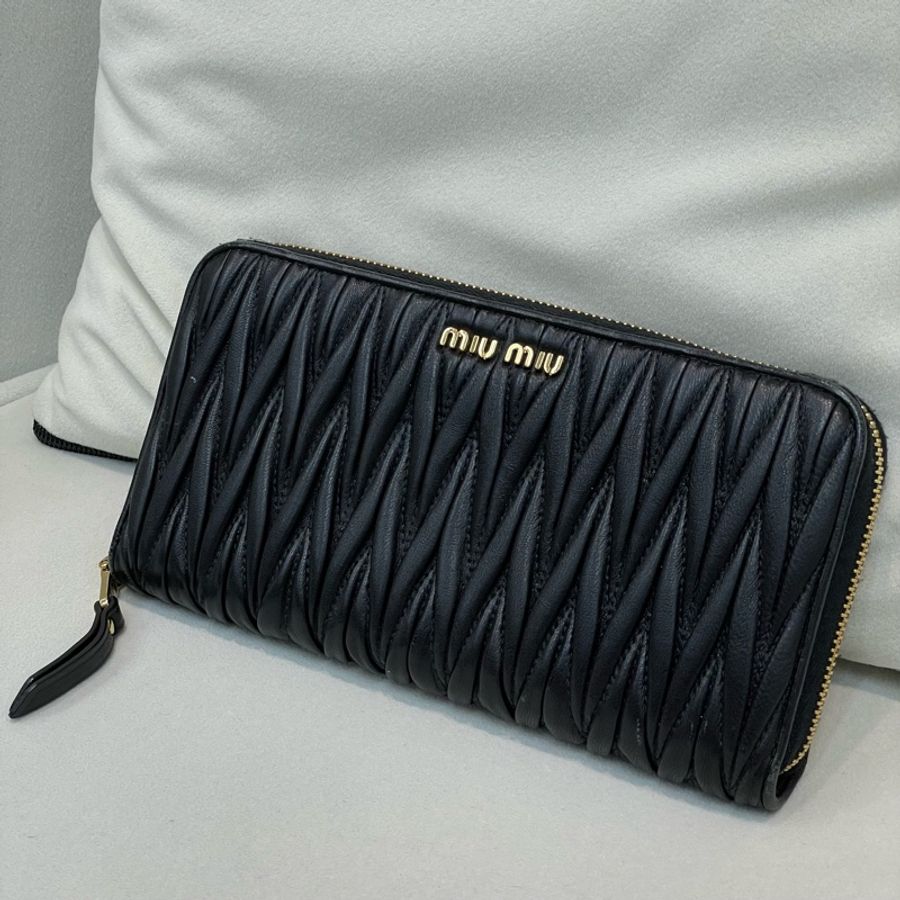 MIU MIU 黑色編織紋長夾 X209-0