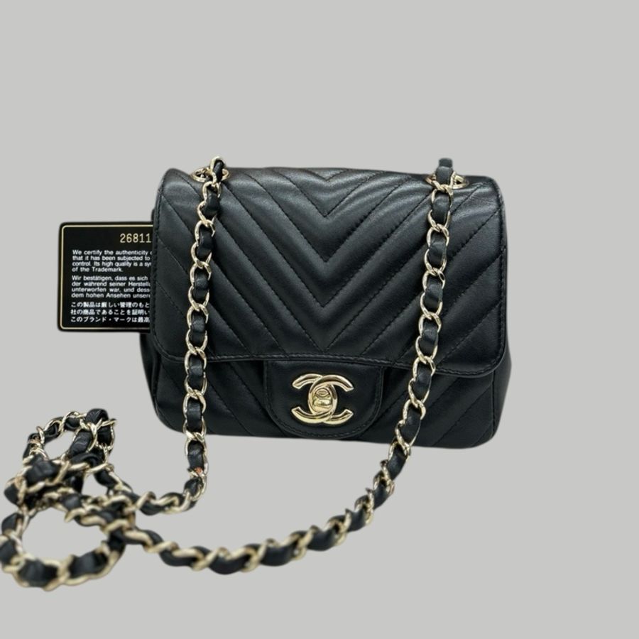 Chanel Lambskin Square 羊皮方胖金扣-6