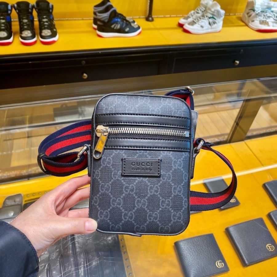 🎉新品好折扣✨Gucci 682357 經典GG Supreme 雙色織帶迷你手機包 黑灰色-2