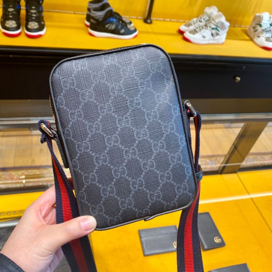 🎉新品好折扣✨Gucci 682357 經典GG Supreme 雙色織帶迷你手機包 黑灰色-5