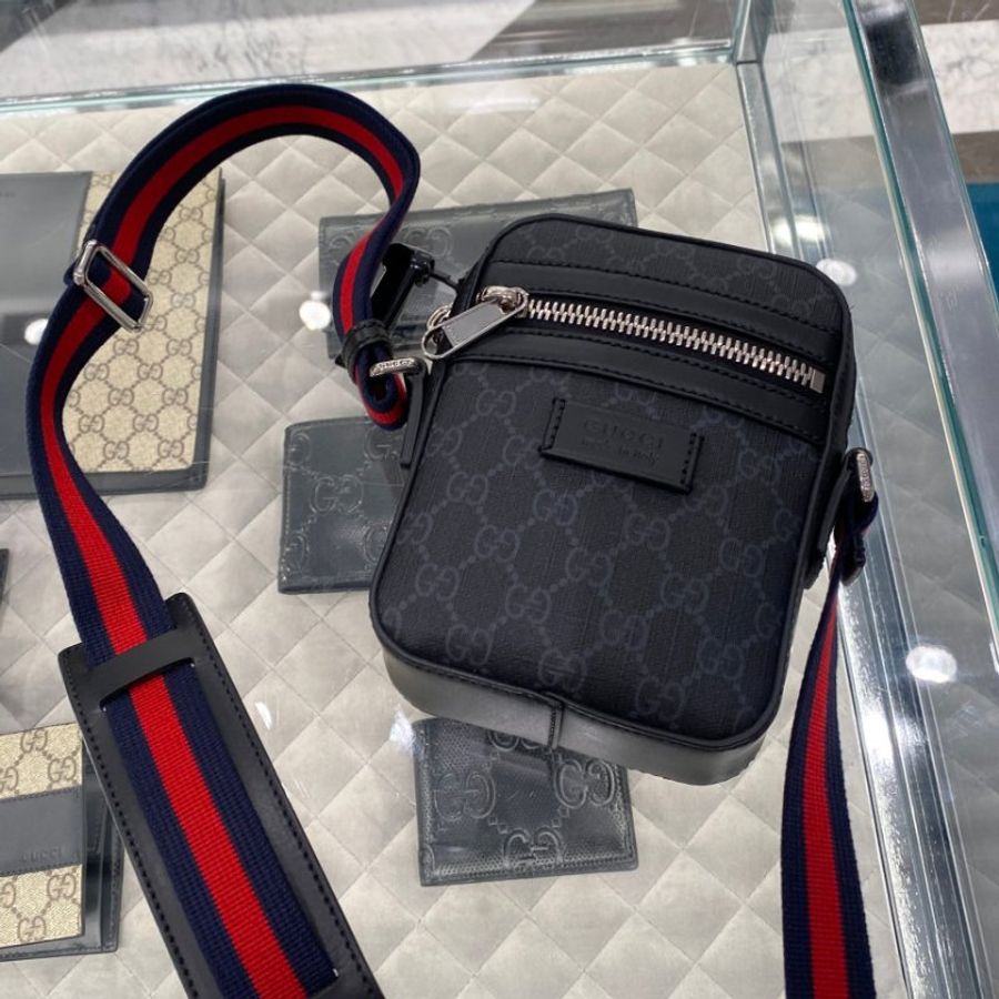 🎉新品好折扣✨Gucci 682357 經典GG Supreme 雙色織帶迷你手機包 黑灰色-6
