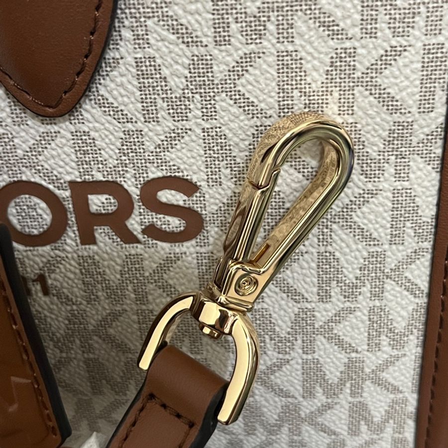 【Michael kors】MIRELLA滿版塗層拼接手提斜背托特包(香草白)-12