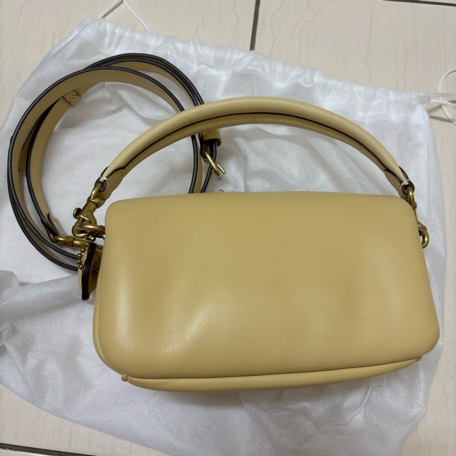 Coach Pillow Tabby 18/26 系列的變形款(小巧鵝蛋黃色)-7