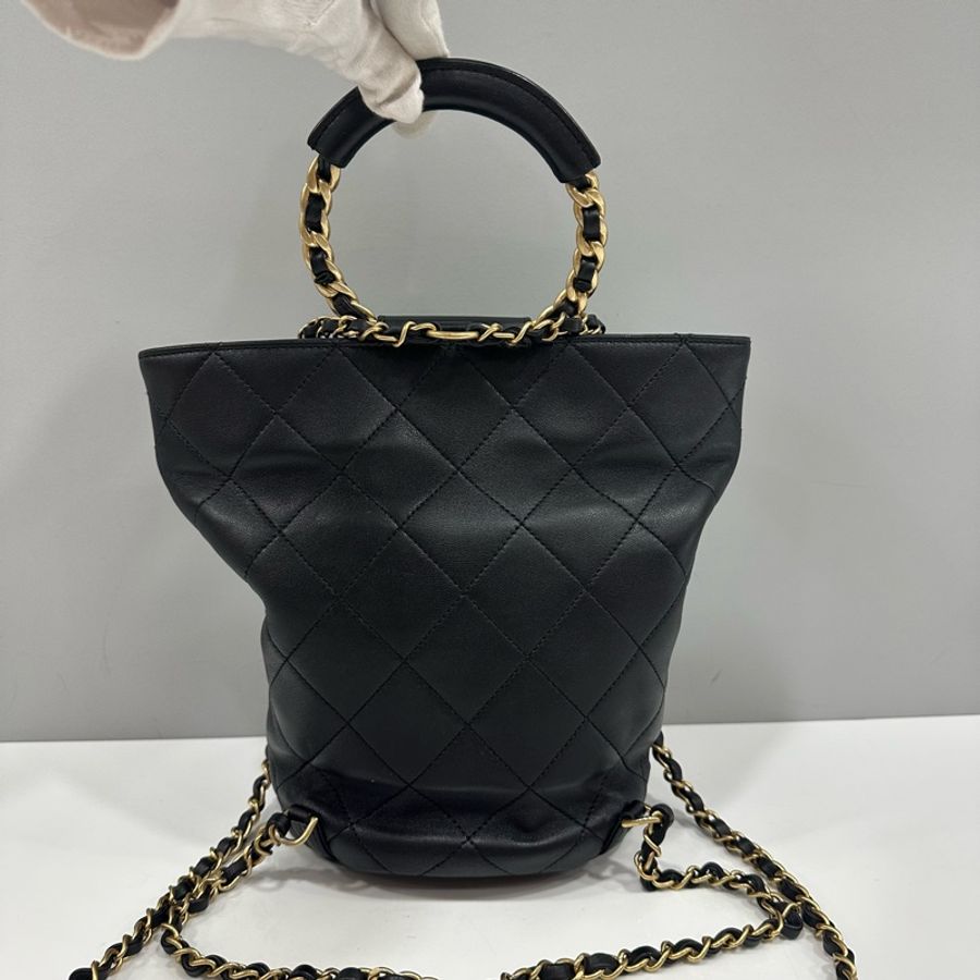 chanel as1362 黑皮金釦手提後背包-2