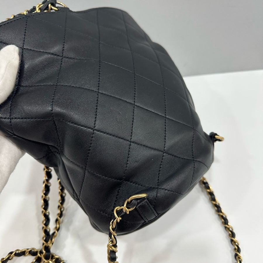 chanel as1362 黑皮金釦手提後背包-12