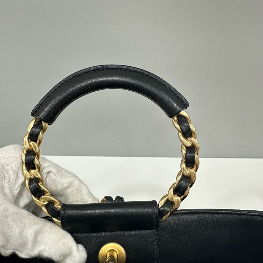 chanel as1362 黑皮金釦手提後背包-28