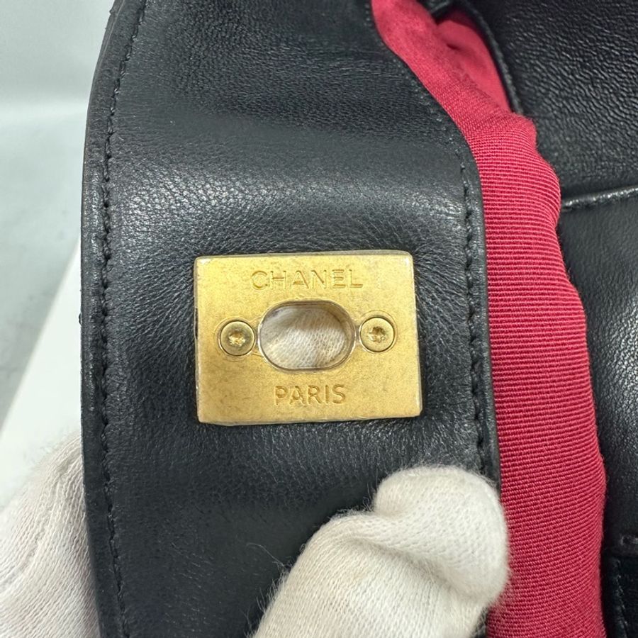 chanel as1362 黑皮金釦手提後背包-32