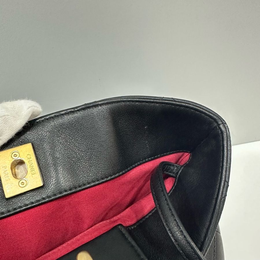 chanel as1362 黑皮金釦手提後背包-35